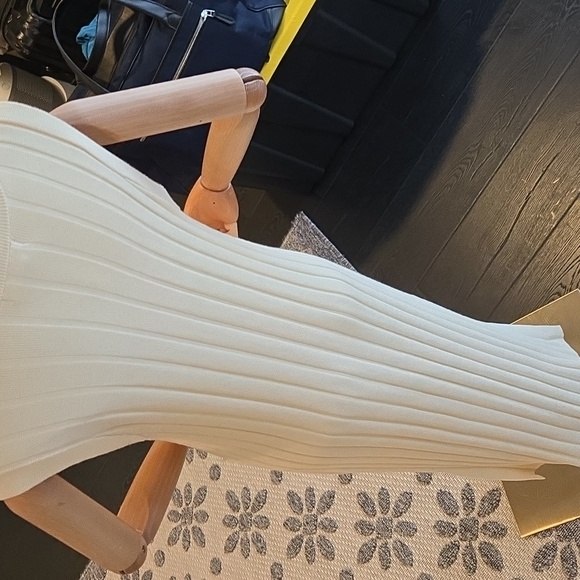 H&M Cream Ribbed Midi Dress - Picture 2 of 3